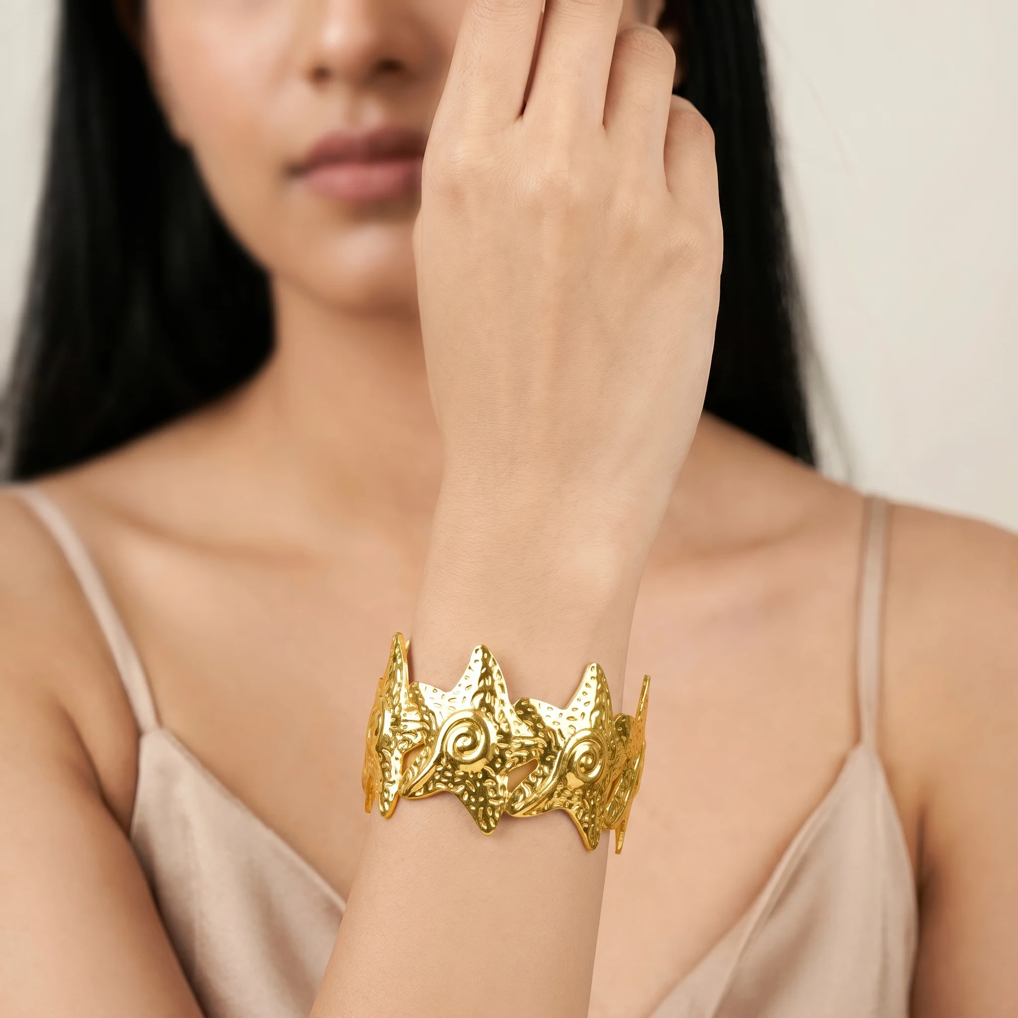 PRAO Bracelet Anti-Tarnish Textured Starfish Cuff (Adjustable Size) - Image 2