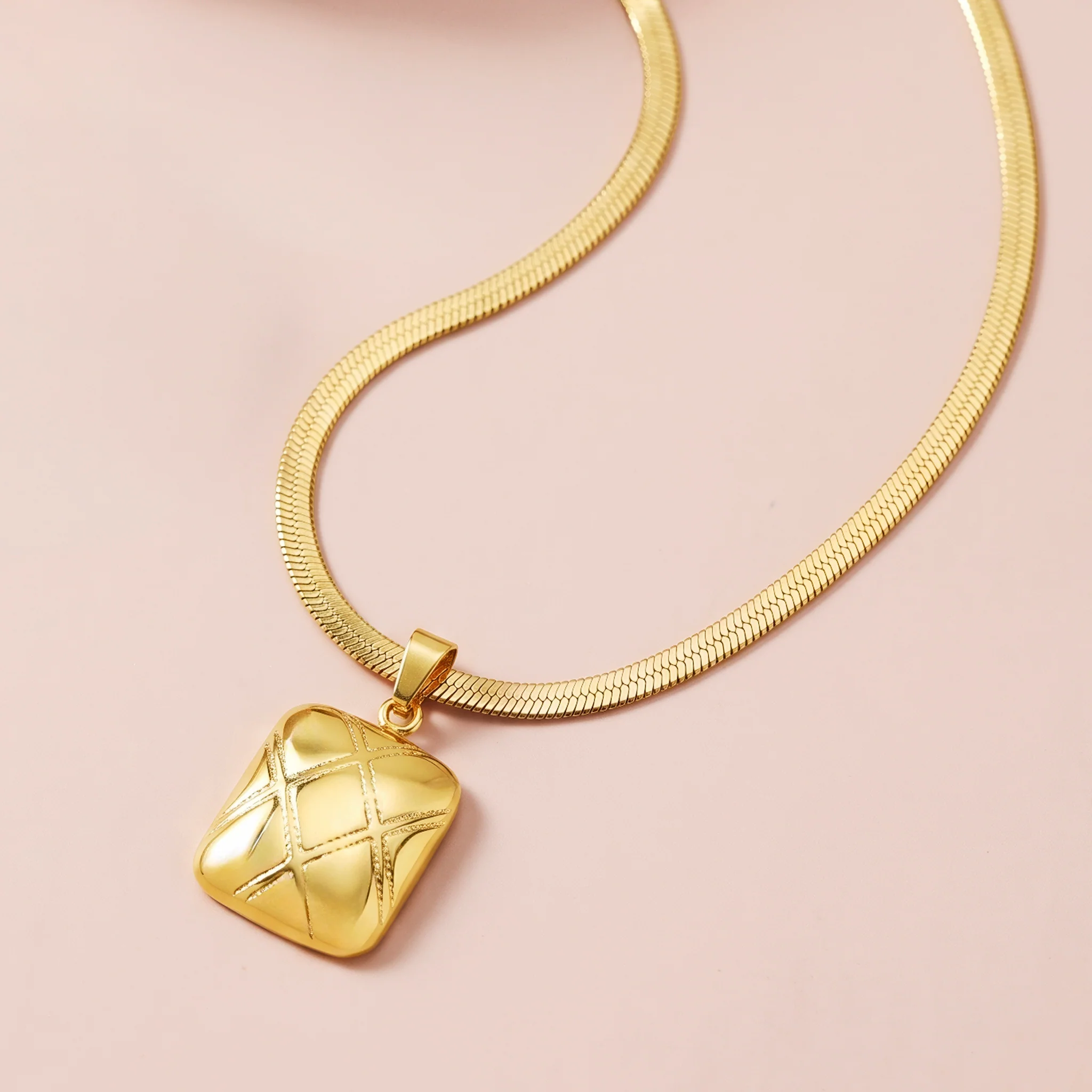 PRAO Necklace Anti-Tarnish Geometric Lattice Pendant - Image 4