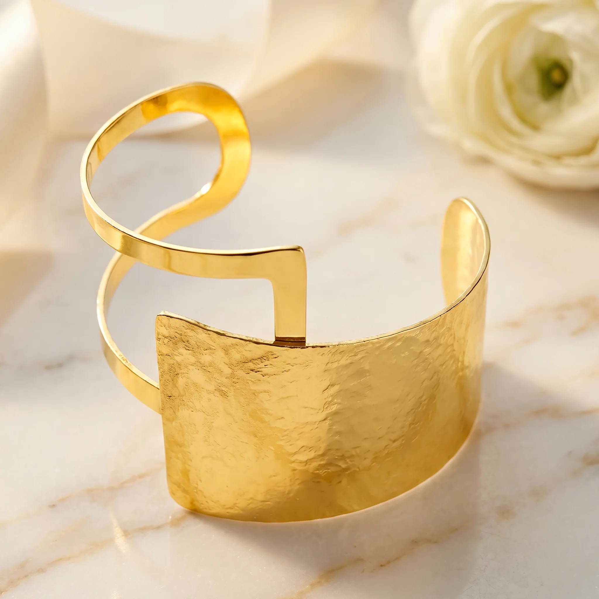 PRAO Bracelet Anti-Tarnish Hammered Geometric Cuff (Adjustable Size) - Image 4