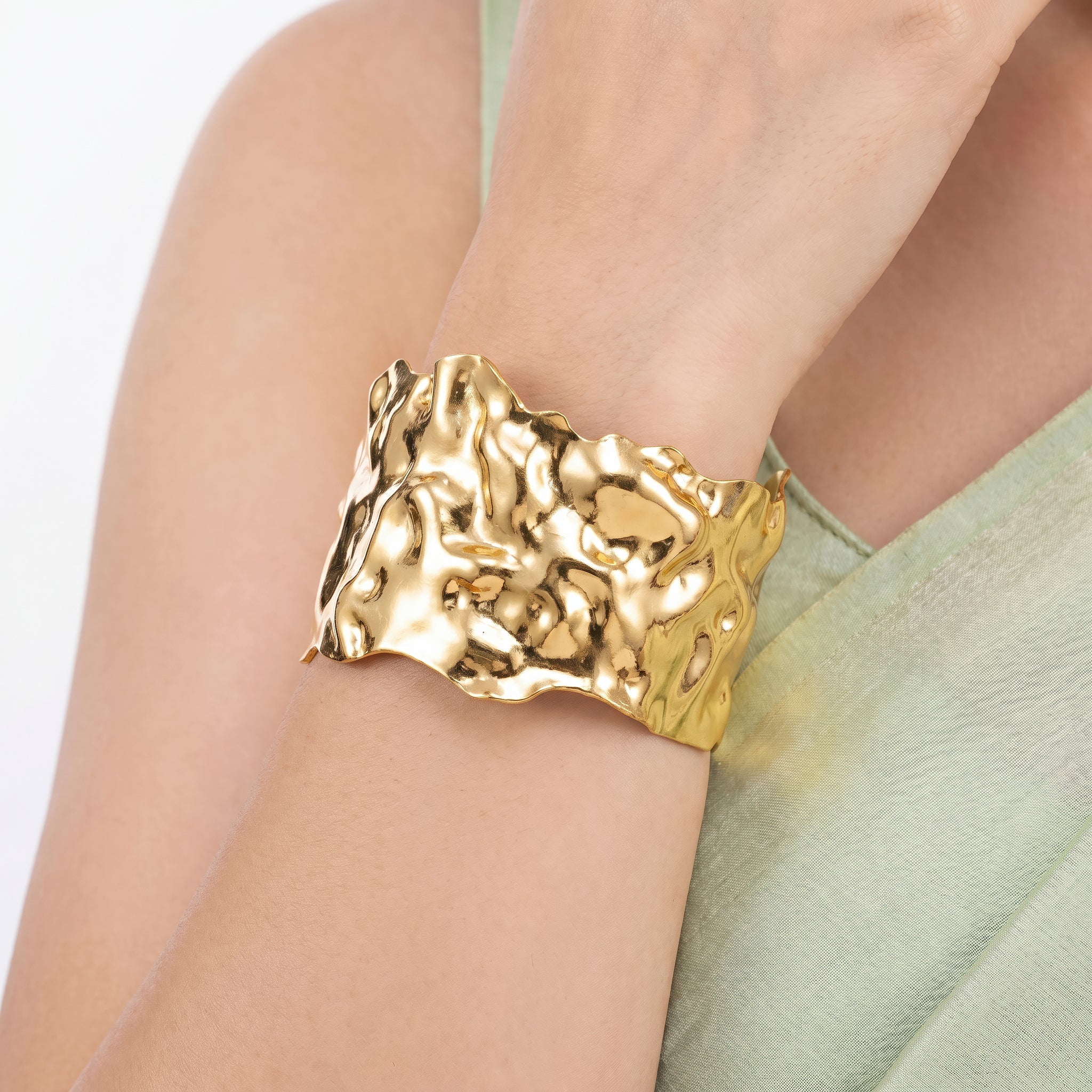 PRAO Bracelet Anti-Tarnish Hammered Textured Broad Cuff (Adjustable Size) - Image 3